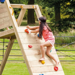 portique balançoire avec mur d'escalade et filet pour aire de jeux en bois Blue Rabbit - module Challenger de Barbabois