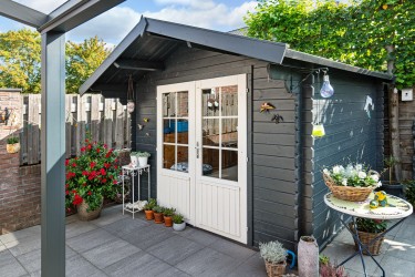 Vue latérale abri PERLUND 300x300cm+80 cm avec fenêtres ouvrantes