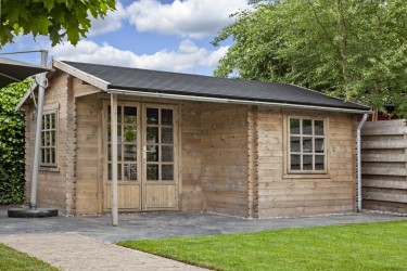 Abri JOHAN – façade avec auvent