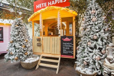 roulotte en bois transformée en food truck restaurant mobile - Barbabois