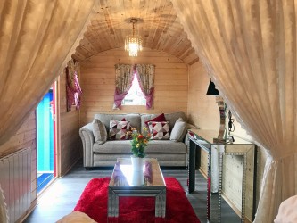 Roulotte ANGELO – madriers 19 mm - vue intérieure