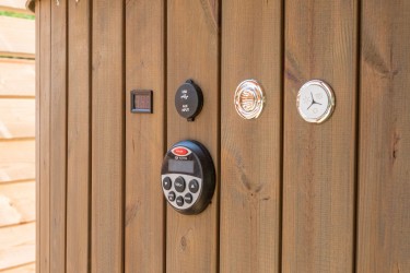 Bain à remous bois XL avec bulles, LED, stéréo et USB