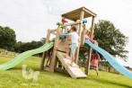 aire de jeu en bois avec plusieurs toboggans et possibilité de balançoires - Blue Rabbit modèle Cascade