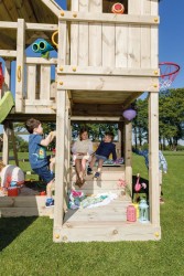 espace terrasse en bois couverte avec banc-coffre de rangement de l'aire de jeu Blur Rabbit Palazzo - Barbabois