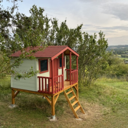 maisonnette enfant en bois sur pilotis avec terrasse couverte - modèle peter pan - Barbabois